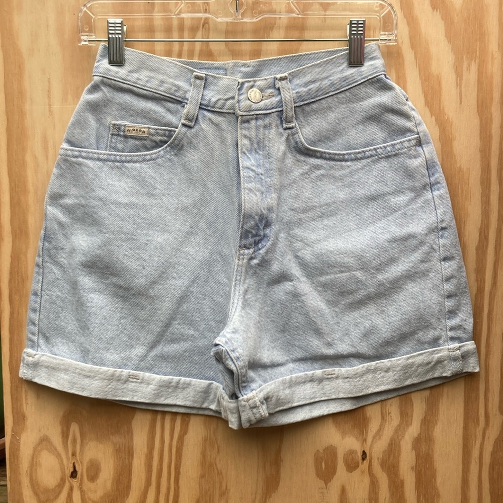 Vintage Lee Riders Women's Light Blue Denim Shorts, Size 6M